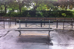 Le banc du mail Belliard au dessus de la Petite Ceinture, Paris, 2016, photographie