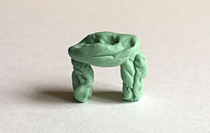 Dolmentransport, porcelaine, 1 x 2,5 x 2,5 cm, 2015